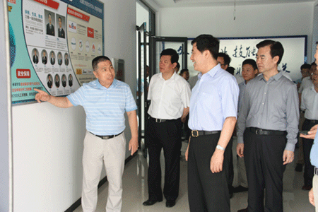 河北省张杰辉副省长,衡水市委书记李谦一行到软件实训基地参观调研