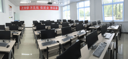 软件技术专业和电子商务专业学生实训室