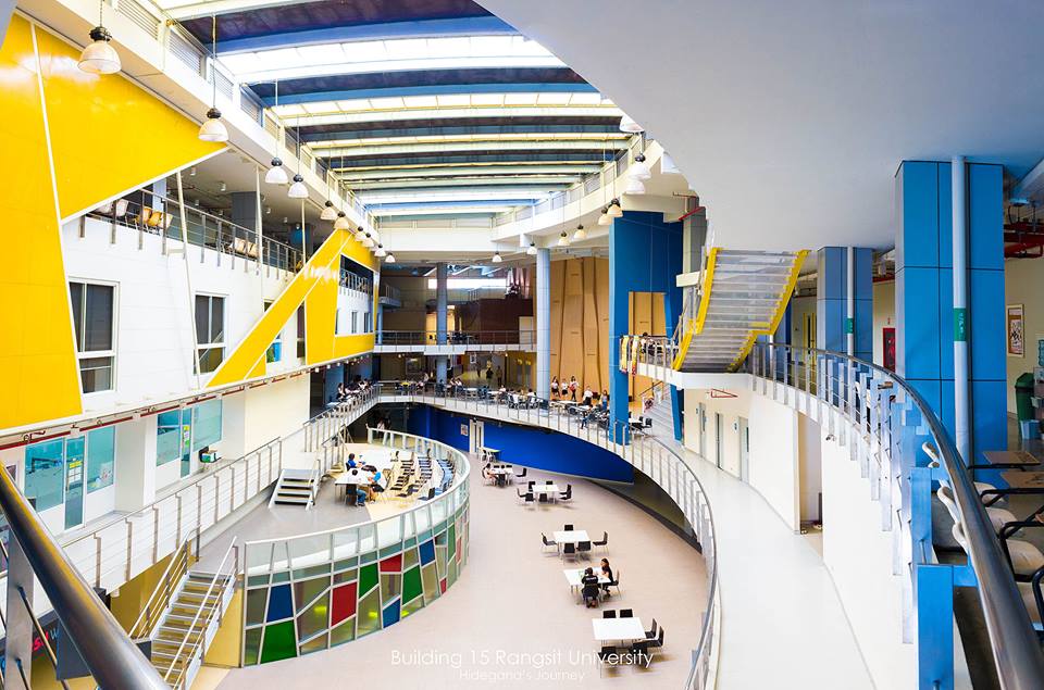 教学楼和学生上课