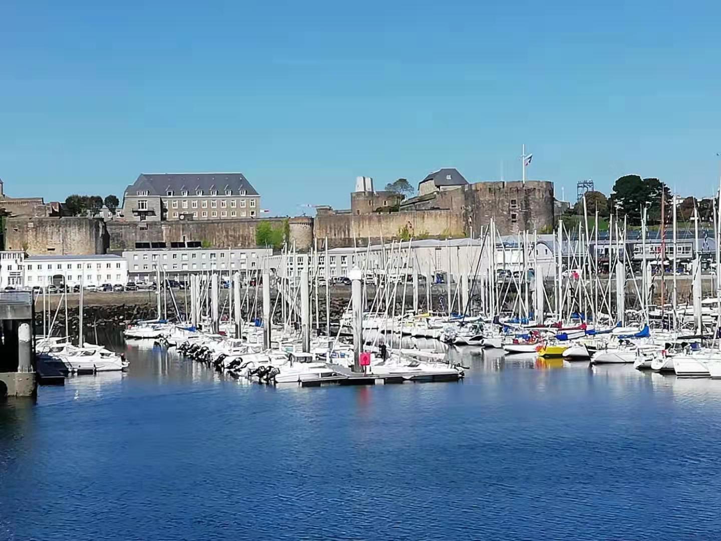 美丽的布雷斯特商学院