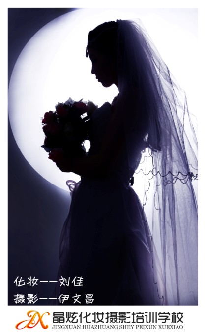 2：在晶炫学校学习专业化妆造型课程的同学，可以享受免费拍摄不少于200张的个人化妆造型作品的待遇，照片都是全部免费赠送!