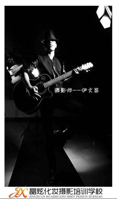 2：在晶炫学校学习专业化妆造型课程的同学，可以享受免费拍摄不少于200张的个人化妆造型作品的待遇，照片都是全部免费赠送!