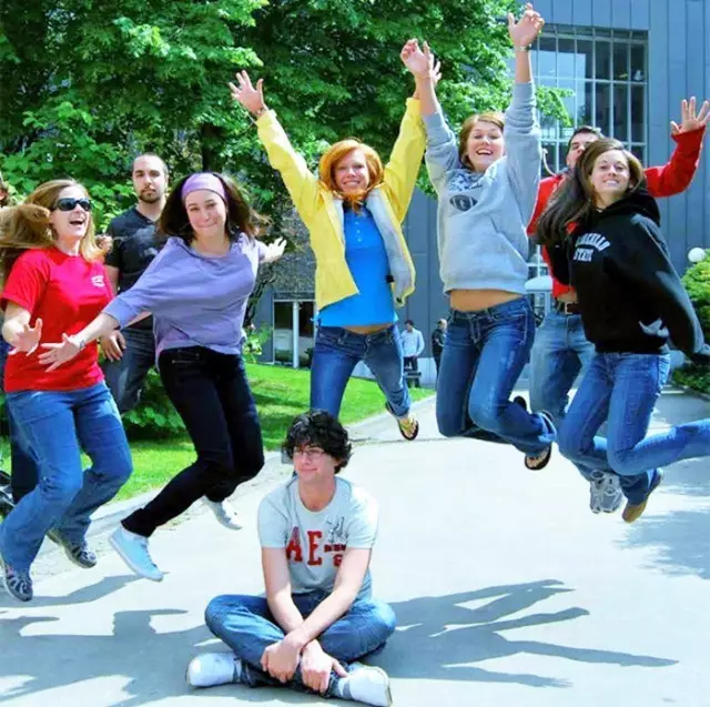 活力四射的列日高商同学