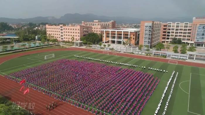 北大公学肇庆实验学校 操场环境 北大公学肇庆实验学校 操场环境