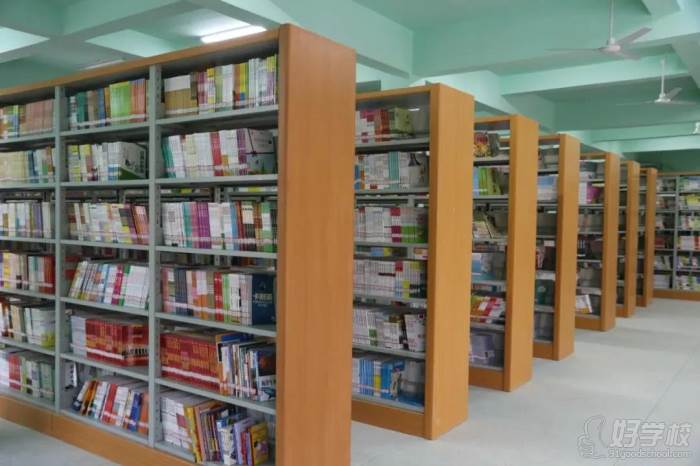 北大公学肇庆实验学校 图书馆 北大公学肇庆实验学校 图书馆