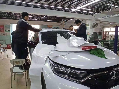 青岛德利丰职业培训学校提供汽车机修/电路培训，汽车维修技师、汽车美容师、汽车改装师等培训 。