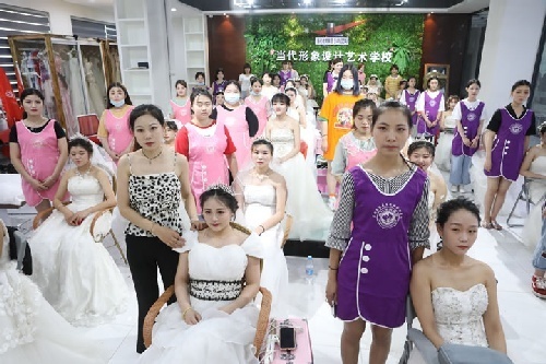 阜阳影楼化妆培训学校哪个好？